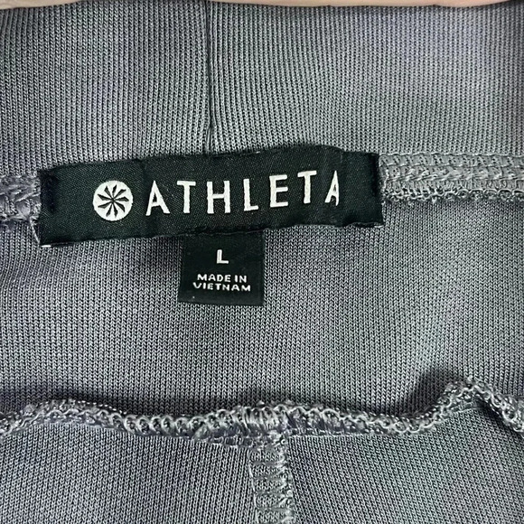 Athleta Women's Grey Casual Comfy Shorts Size Large - Picture 2 of 4